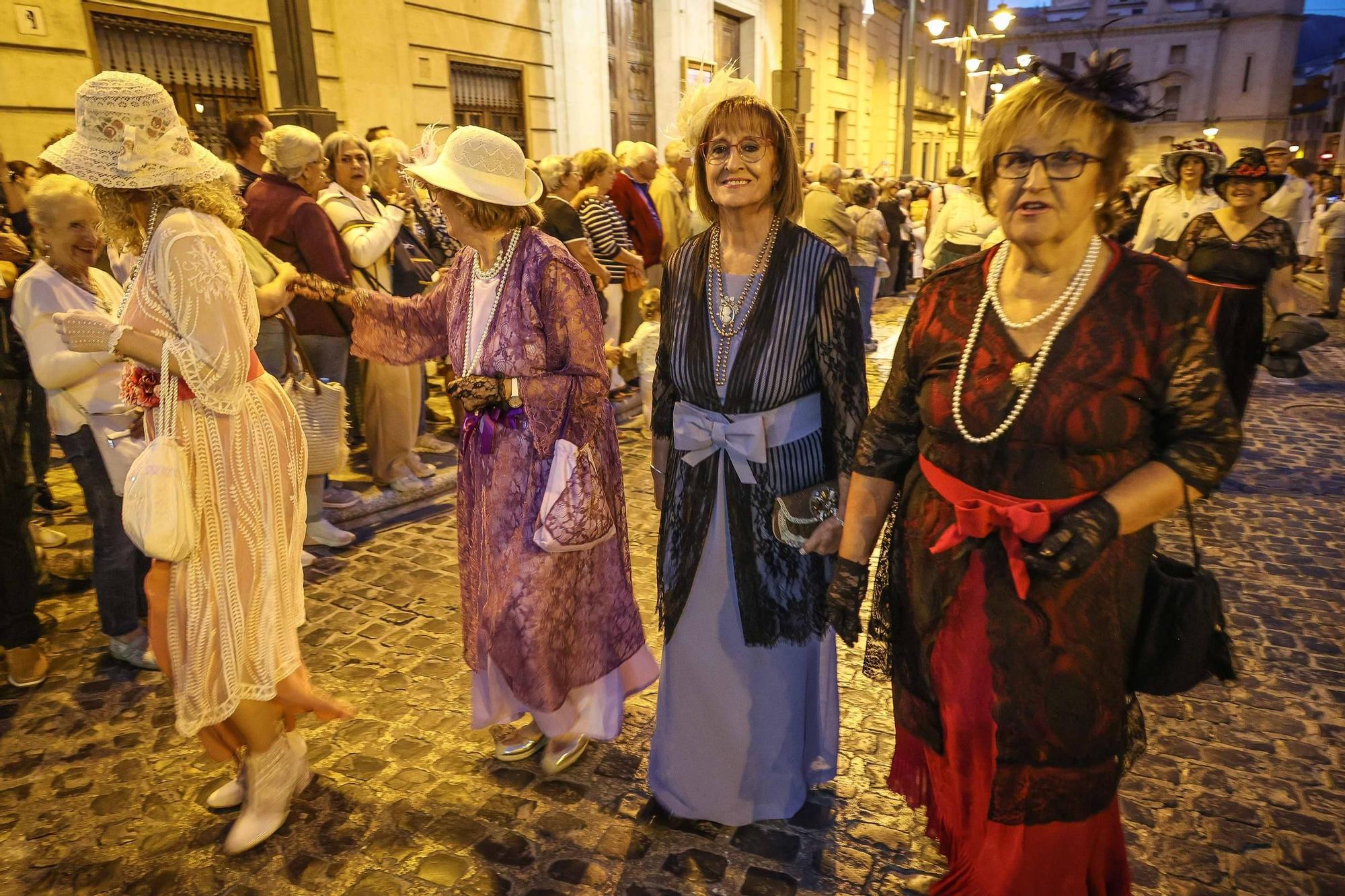 Inicio de la Feria Modernista de Alcoy 2025