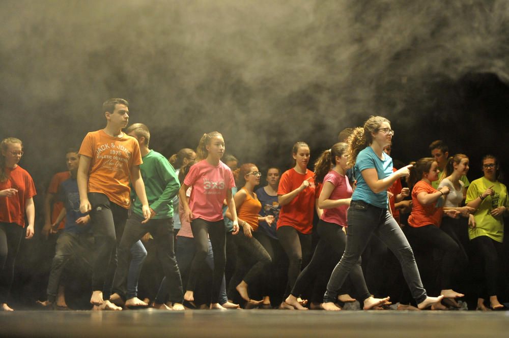 350 alumnes d''ESO ballen al Fem Dansa!