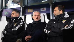 Mourinho y Prestianni acaparan la atención en el entreno del Benfica en el Bernabéu
