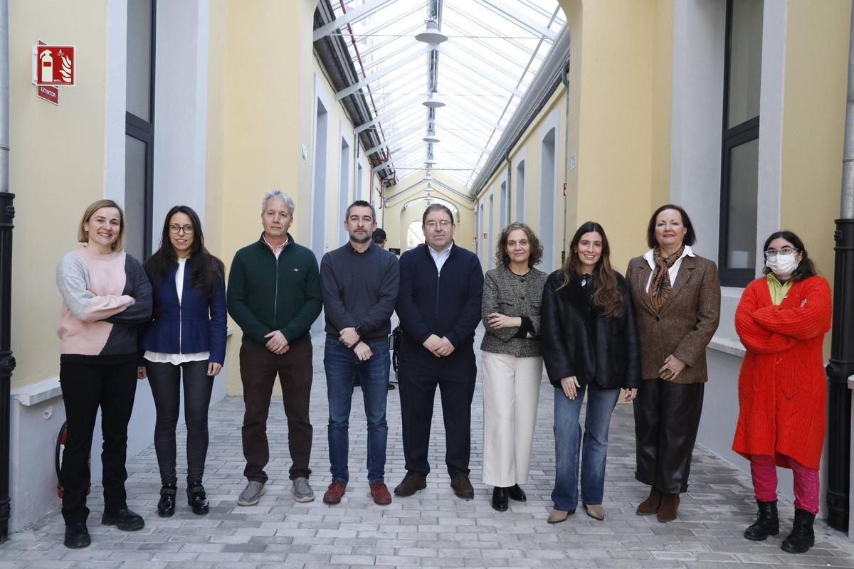 Por la izquierda, María, TheNextPangea; Sheila Díaz, de Arcelor; Miguel García, Manuel Campa (Ayuntamiento de Avilés), Amador Menéndez (Idonial), Ana Camporro ( Room2030), Silvia Jiménez y María Pérez (Femetal) y Laura García (Room 2030).