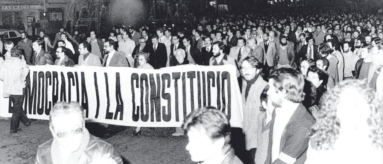 Manifestación en Palma por la libertad, la democracia y la constitución tras el intento de golpe de Estado.