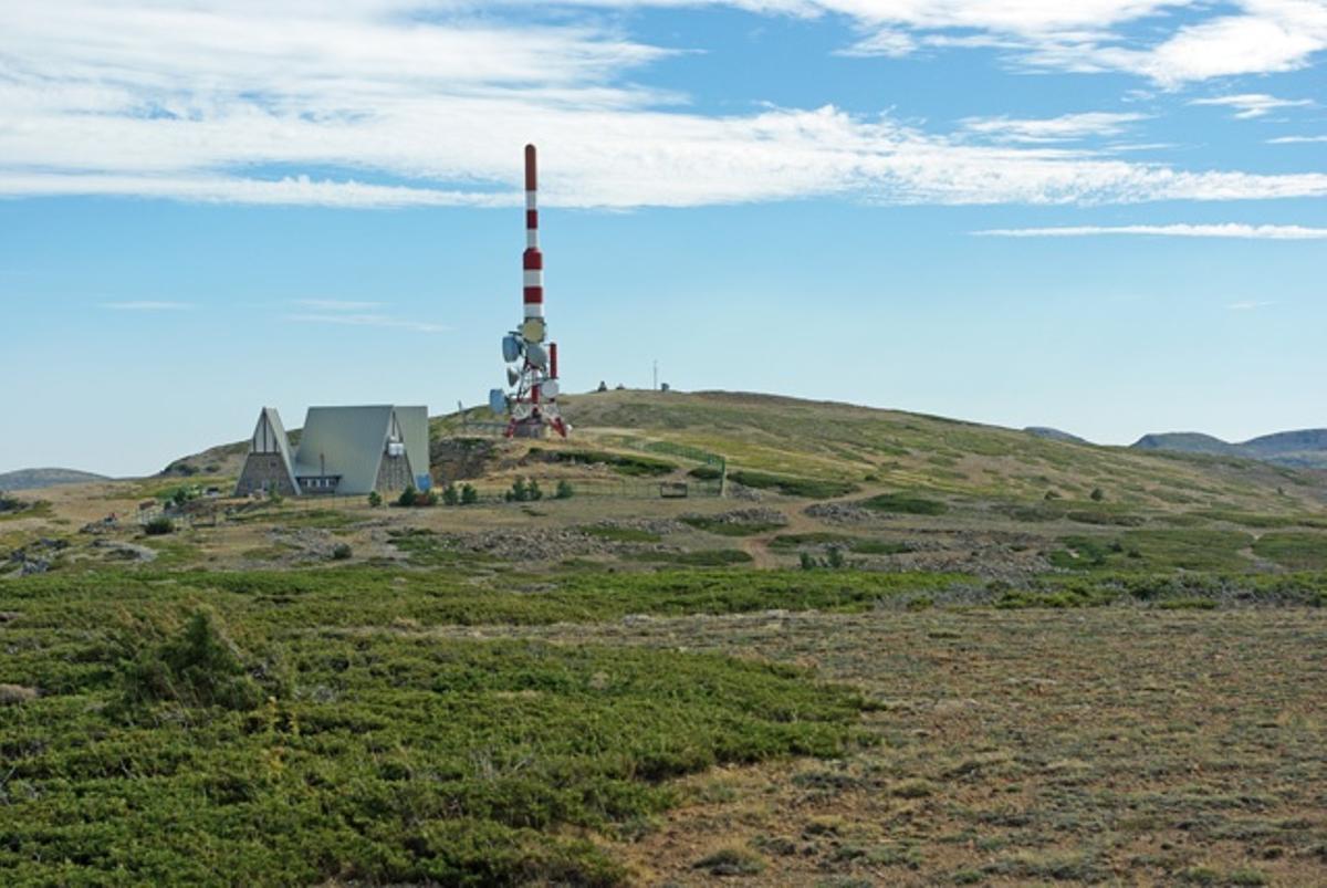 Las antenas de la cúspide del Pico Javalambre se ven desde lejos.