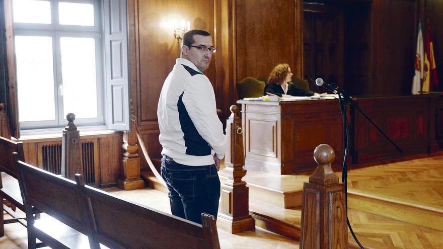 El condenado, en el juicio celebrado en Pontevedra. // G. Santos