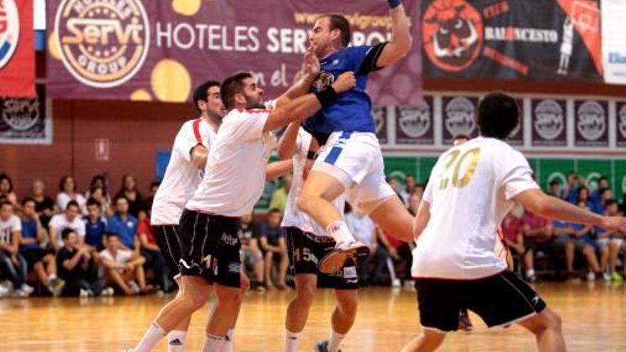 David Jiménez preparando el disparo en un partido en el Palau.