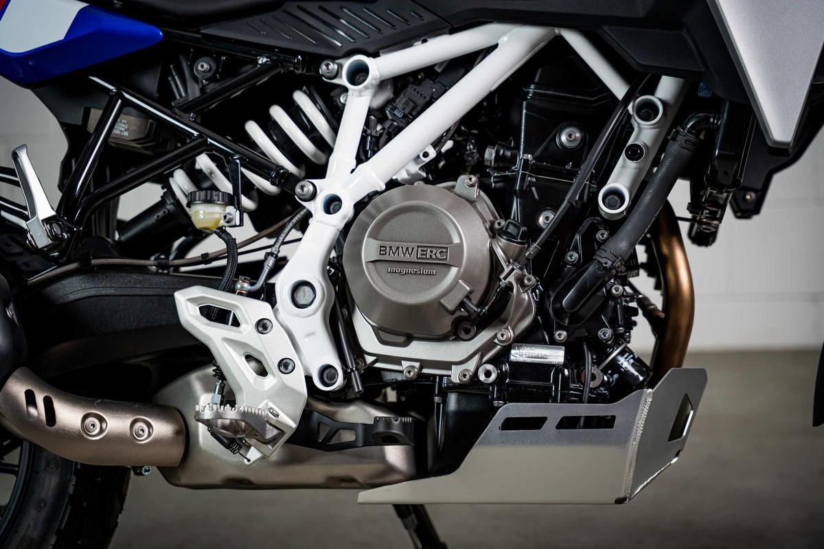 El nuevo motor bicilíndrico en línea de 420 cc sorprende por carácter y suavidad