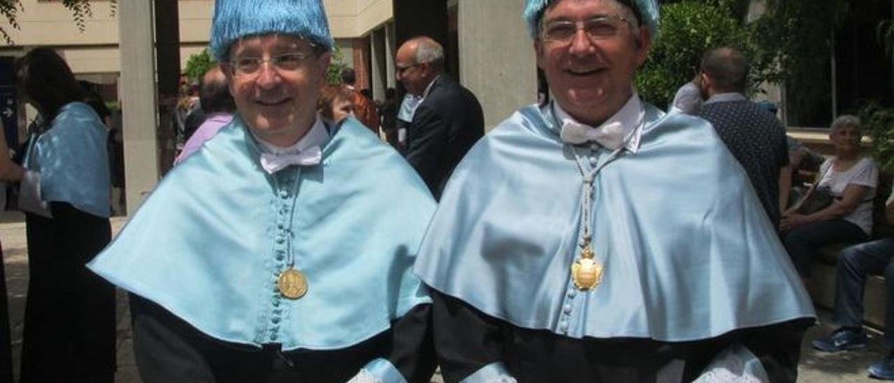 El catedrático Gabino Ponce -a la izquierda- junto al cronista de Sax, Vicente Vázquez.