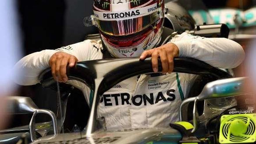 Lewis Hamilton marca terreno en la primera jornada en Sochi