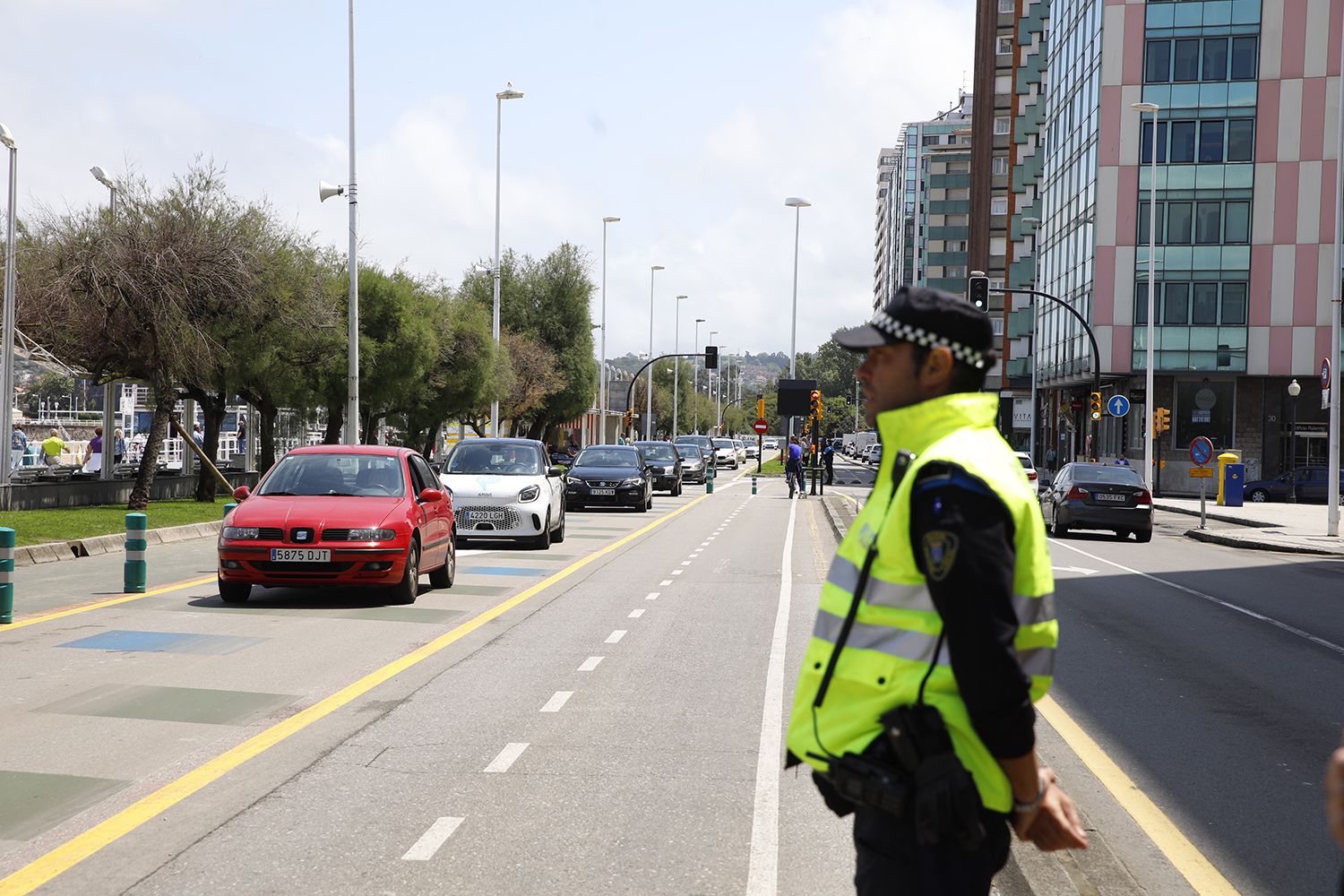 En imágenes: así ha sido la reapertura al tráfico del "cascayu" de Gijón