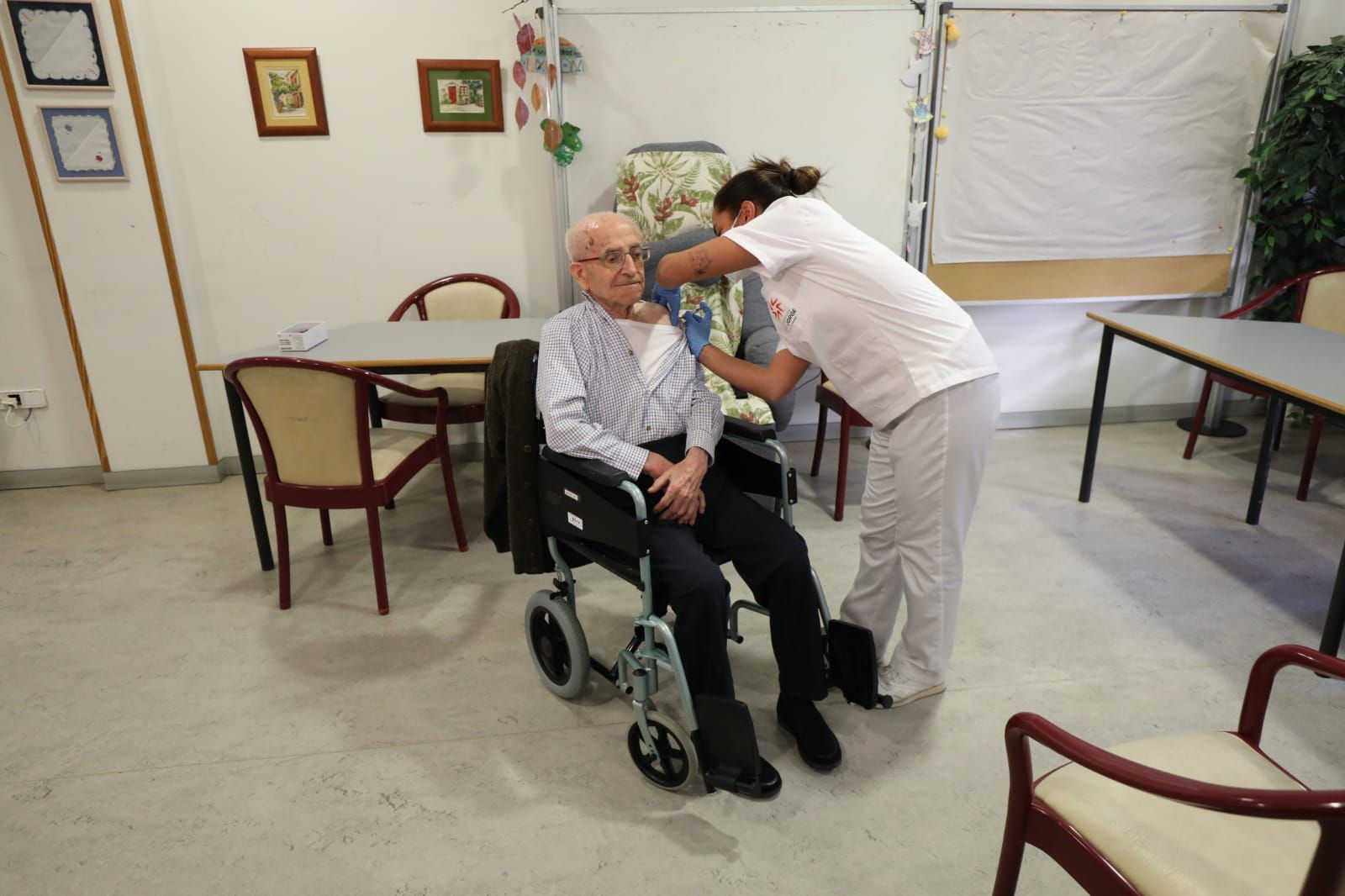 FOTOGALERÍA | Vacunación contra la gripe en la residencia San Eugenio de Zaragoza