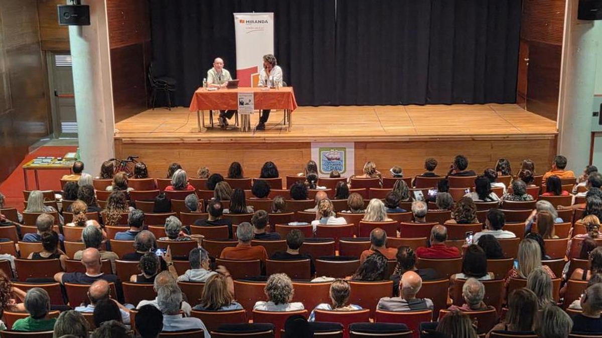 Un momento de la presentación del libro.