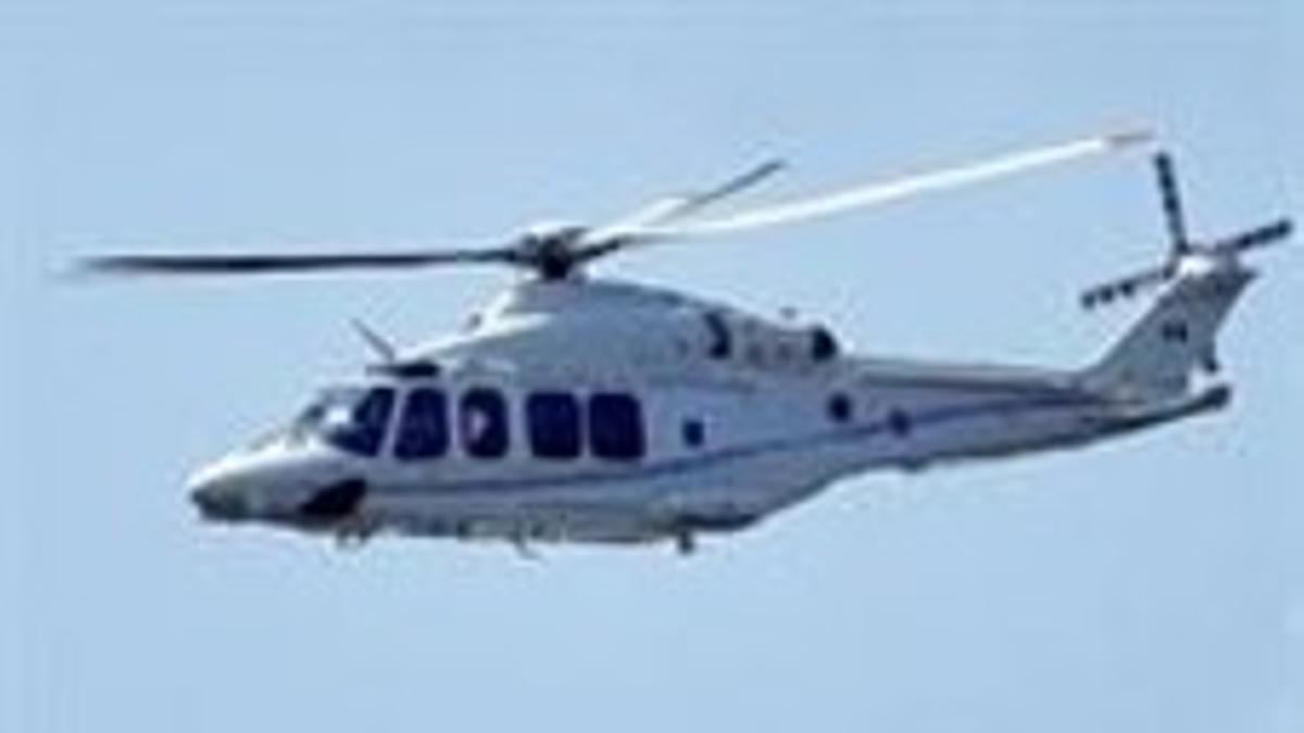 El vuelo 8Francisco deja el Vaticano a bordo de un helicóptero para acudir al encuentro de su antecesor, Benedicto XVI, en Castelgandolfo.