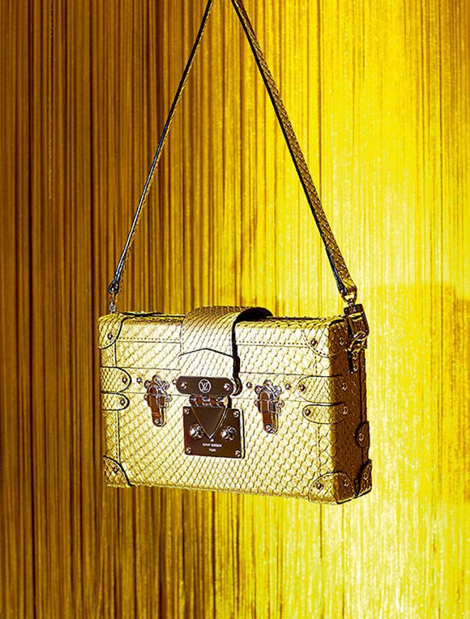 Bolso modelo Petite Malle dorado