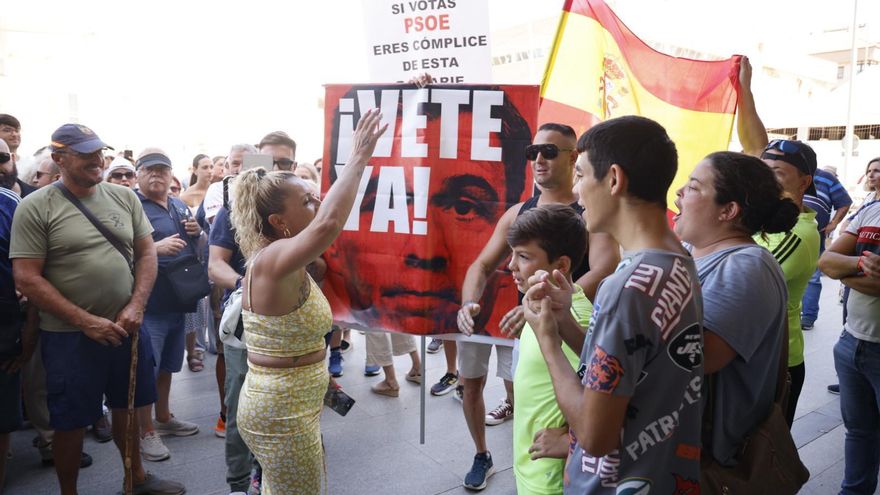 Antelo habla de &quot;deportar a todos&quot; y Podemos llama a Vox &quot;partido de nazis&quot;