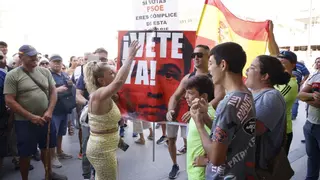 Antelo habla de "deportar a todos" y Podemos llama a Vox "partido de nazis"