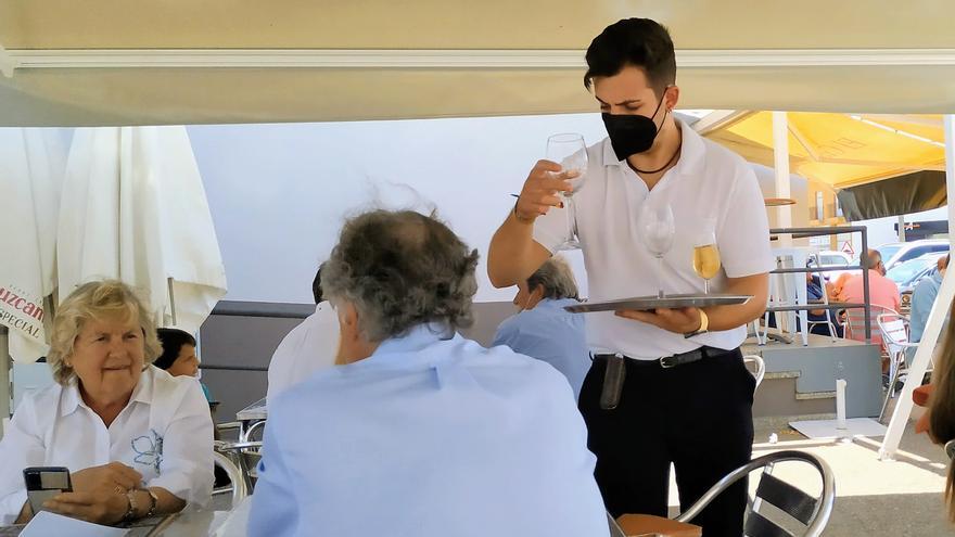 Seis personas por mesa y cierre de bares a las 2