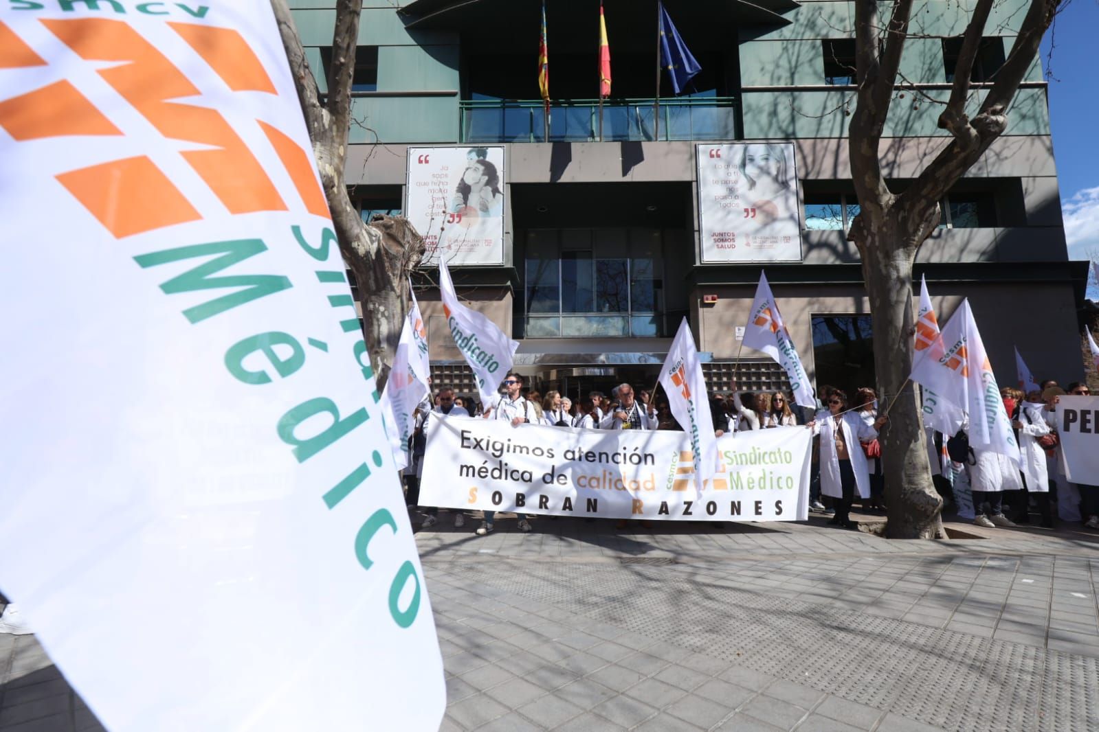 Los médicos valencianos salen a la calle a reclamar mejoras laborales
