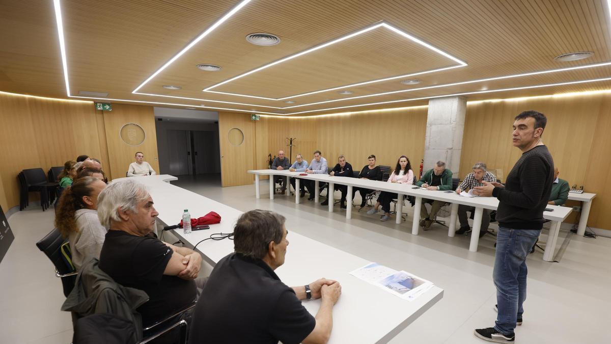 Reunión de Moreda con las asociaciones