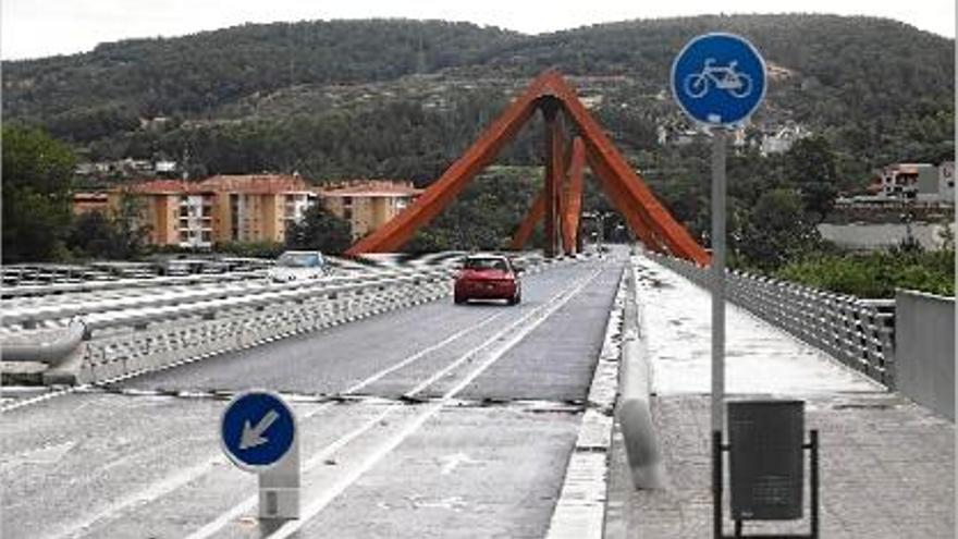 L&#039;Ajuntament adequa la senyalització del carril bici del nou pont del Ter