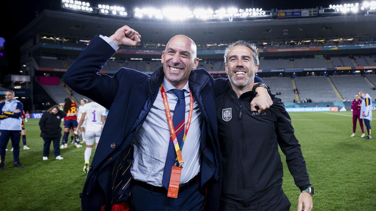 Luis Rubiales celebra con Jorge Vilda el título en el Mundial