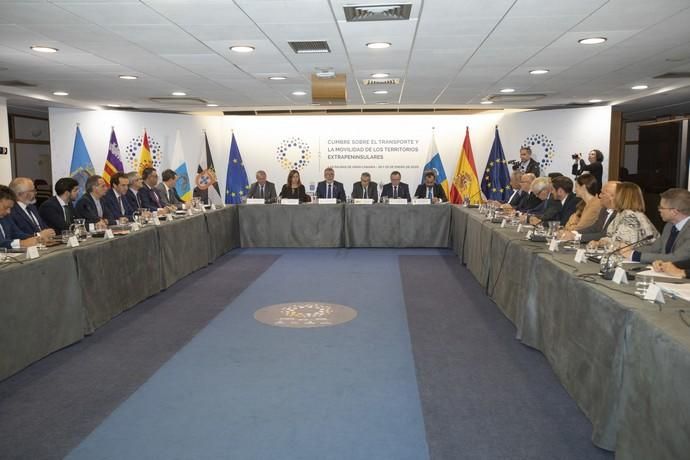 28.01.20. Las Palmas de  Gran Canaria. Cumbre sobre el transporte y la movilidad de los territorios extrapeninsulares. Presidencia del Gobierno de Canarias. Foto Quique Curbelo