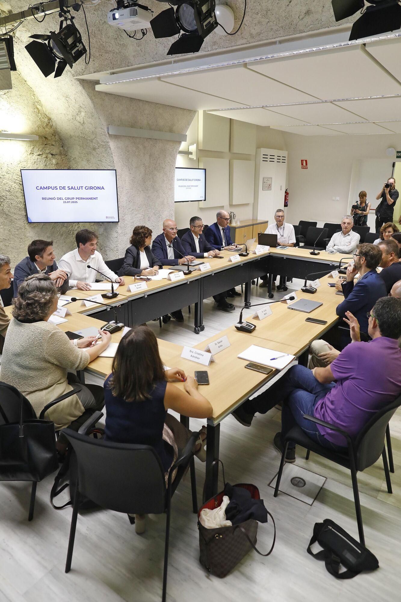 Girona. Seu Generalitat. Constitucio del Grup Permanent del Campus de Salut de la Regio Sanitaria Girona.