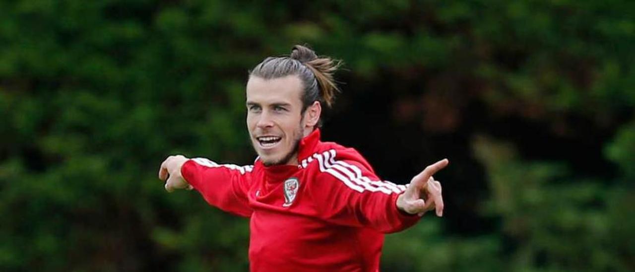 Bale, ayer, en el entrenamiento de Gales.