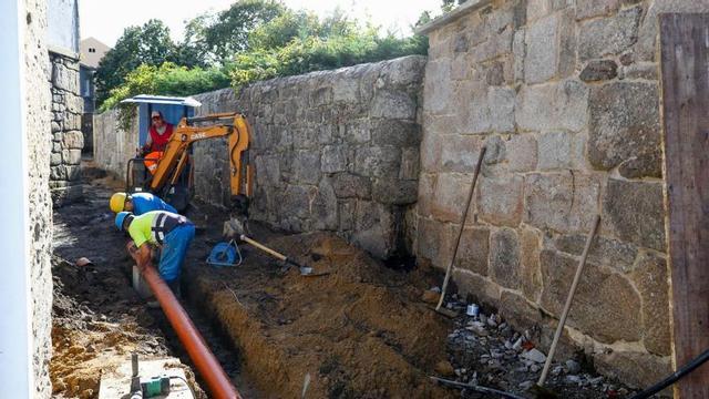 Las obras en O Cuadrante se extienden al exterior de la casa museo. |   // IÑAKI ABELLA
