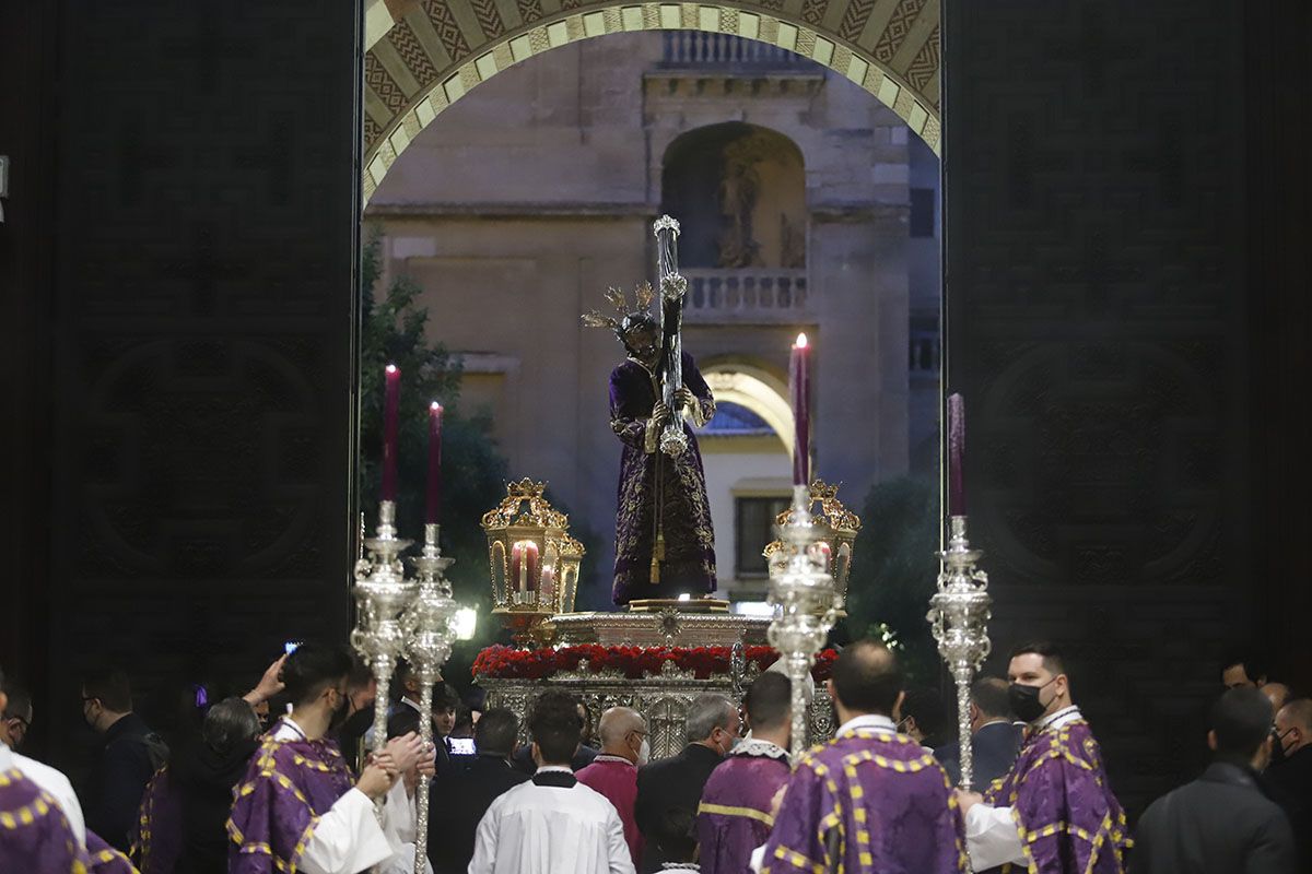 El Vía Crucis de las cofradías vuelve a la calle presidido por Jesús del Calvario