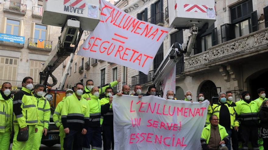 La protesta que els treballadors de la brigada d&#039;enllumenat i lampisteria de l&#039;Ajuntament de Girona