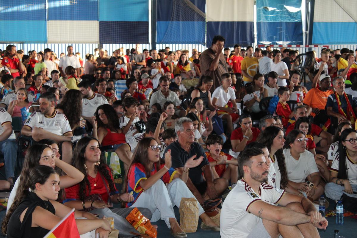 Fotogalería | Badajoz vive con emoción y nervios el Francia-España