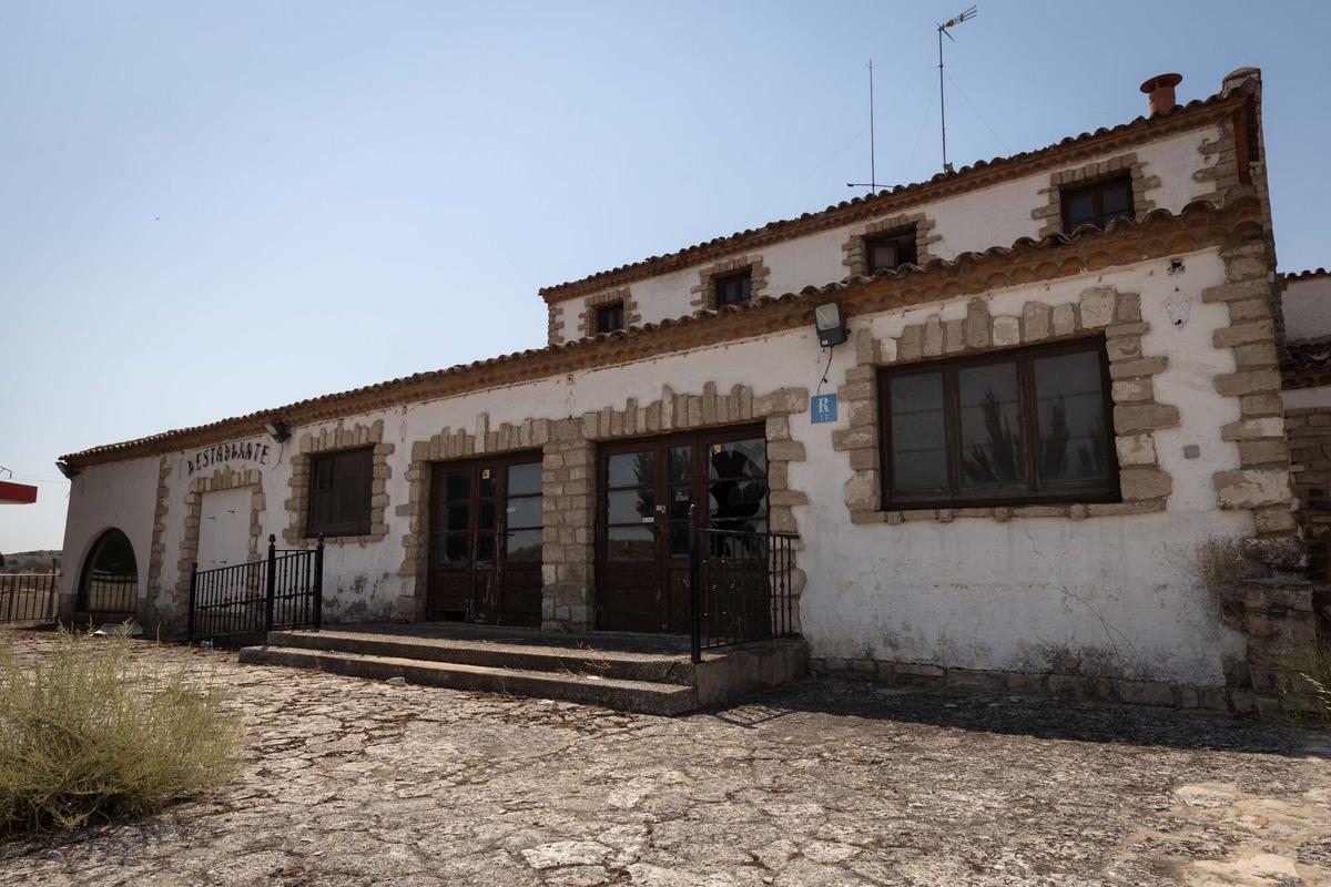 Restaurante El Ciervo, completamente abandonado desde el año 2014 Restaurante El Ciervo, completamente abandonado desde el año 2014