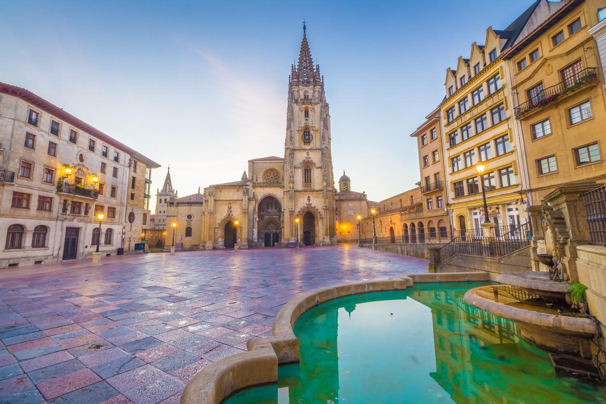 La Catedral de Oviedo en la plaza de Alfonso II el Casto