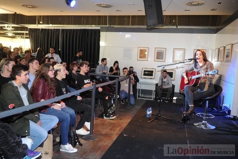 Ruth Lorenzo presenta 'Loveaholic' en la FNAC de Nueva Condomina