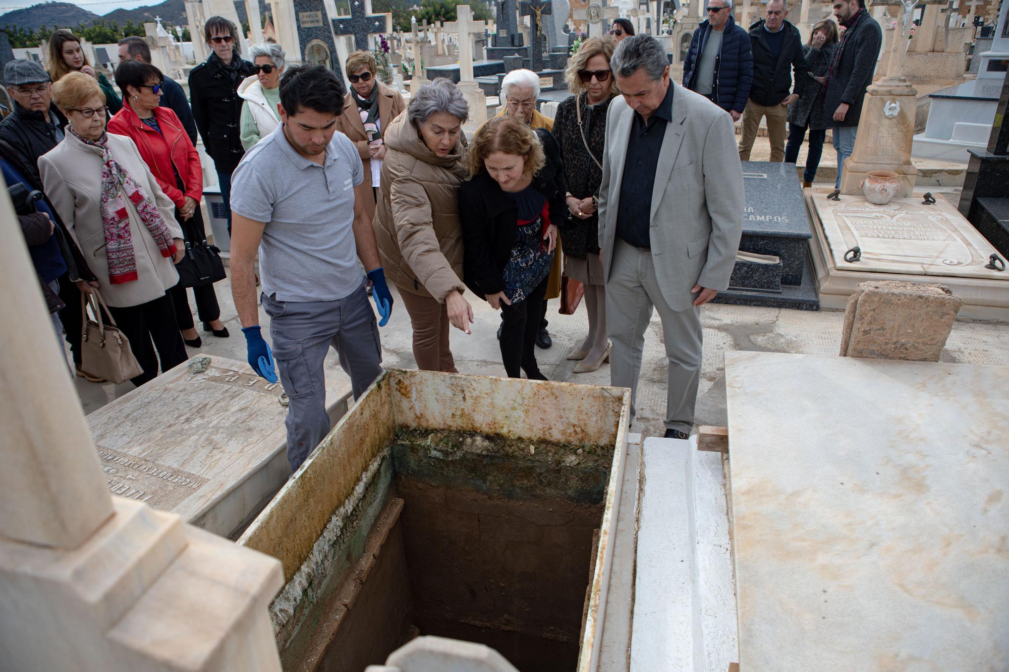 Entierran los restos de Francisco Solano, el cartagenero que murió en el penal franquista de Formentera
