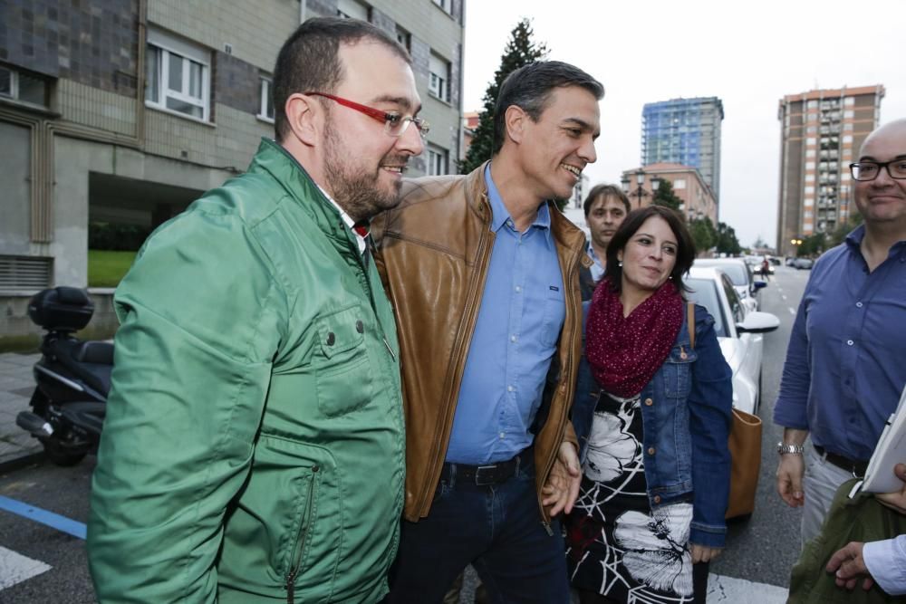 Pedro Sánchez participa en la Fiesta de la Rosa en Oviedo