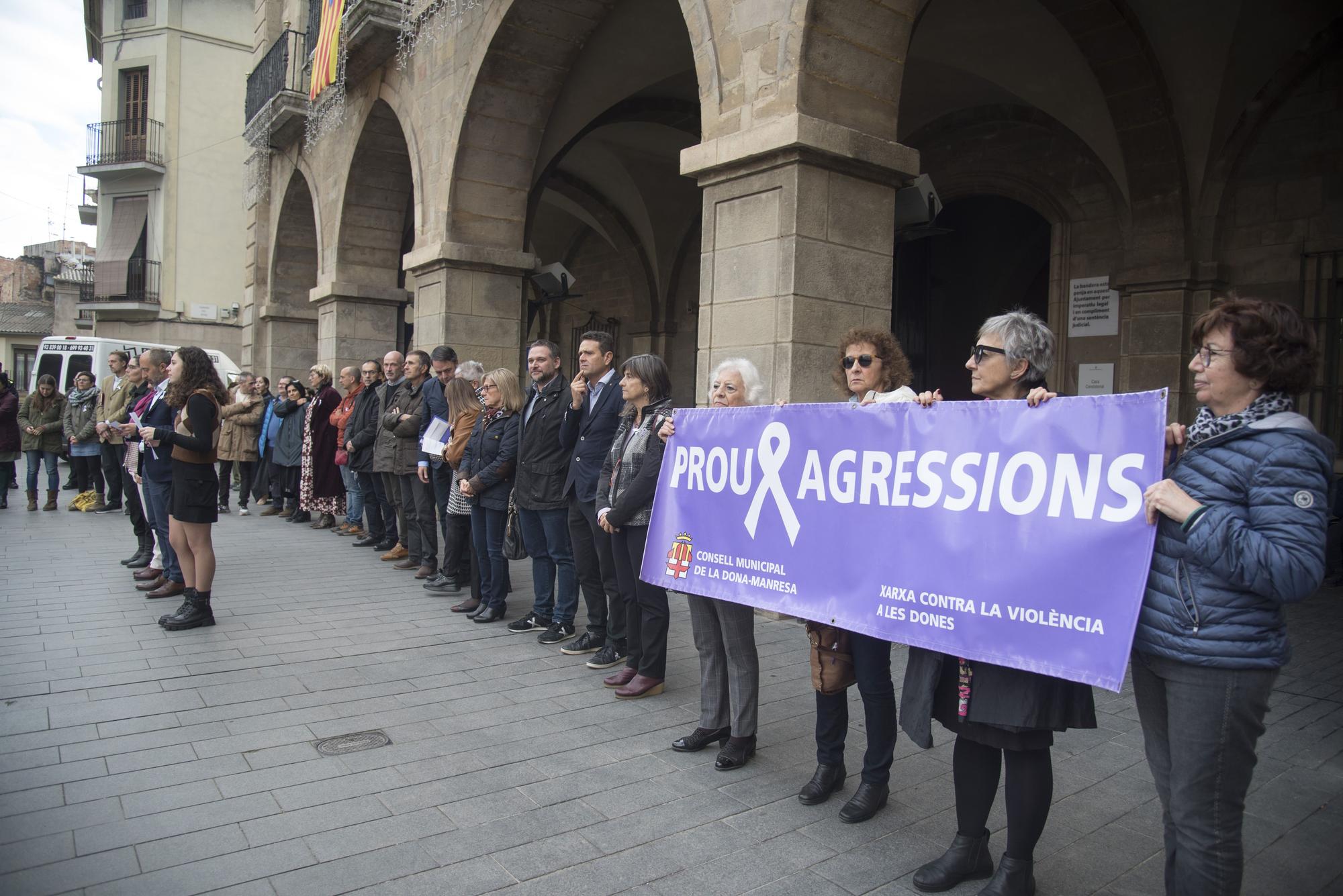 25-N: Mig miler d'estudiants condemnen la violència masclista a Manresa