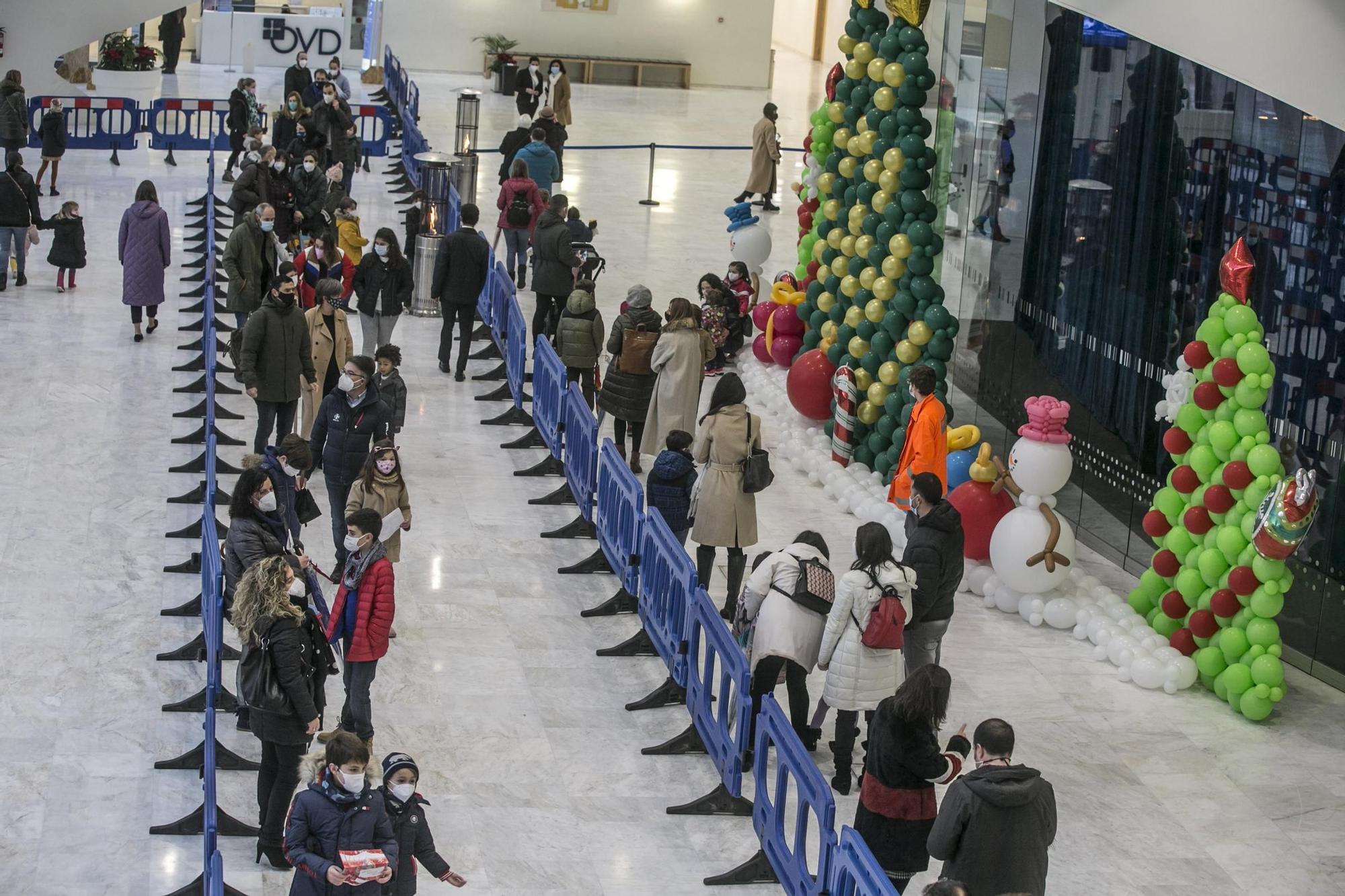 Los Reyes Magos visitan a los niños de Oviedo