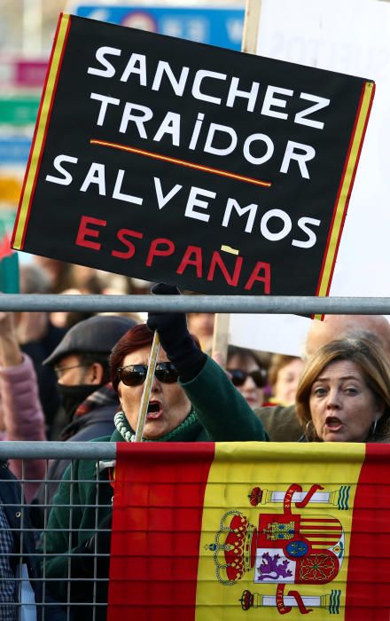 Multitudinària manifestació a Madrid en «defensa de la unitat d'Espanya»