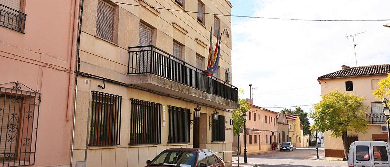 Vista del edificio consistorial de Fontanars dels Alforins, en una imagen de archivo | PERALES IBORRA