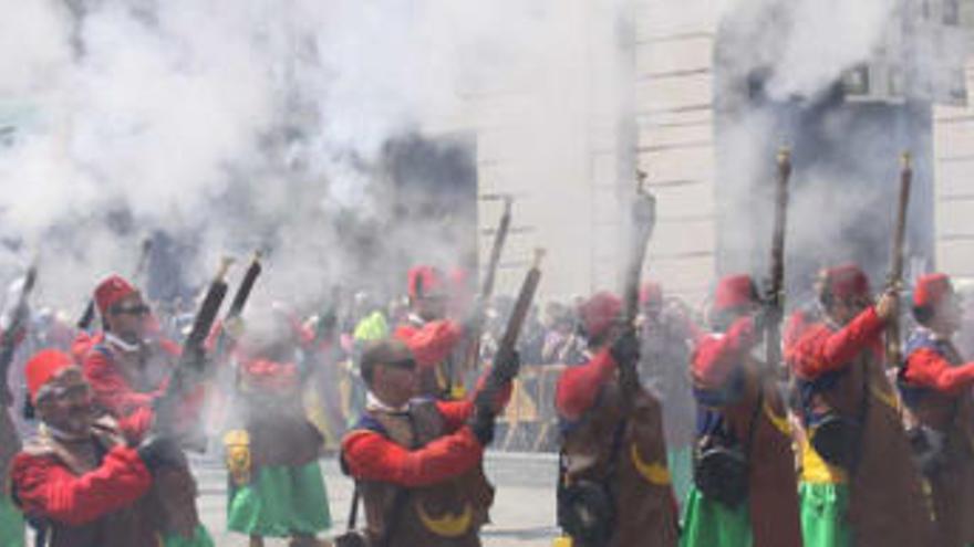 El Alardo se celebrará este año con las puertas de los establecimientos comerciales de la ciudad abiertas.