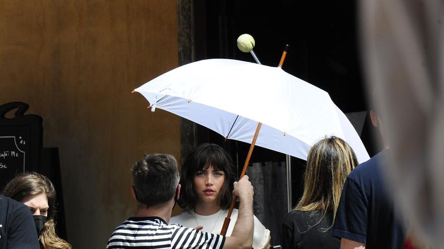 Ana de Armas en Mallorca: paseo con diamantes por la Lonja de Palma y Sa Torre Cega de los March