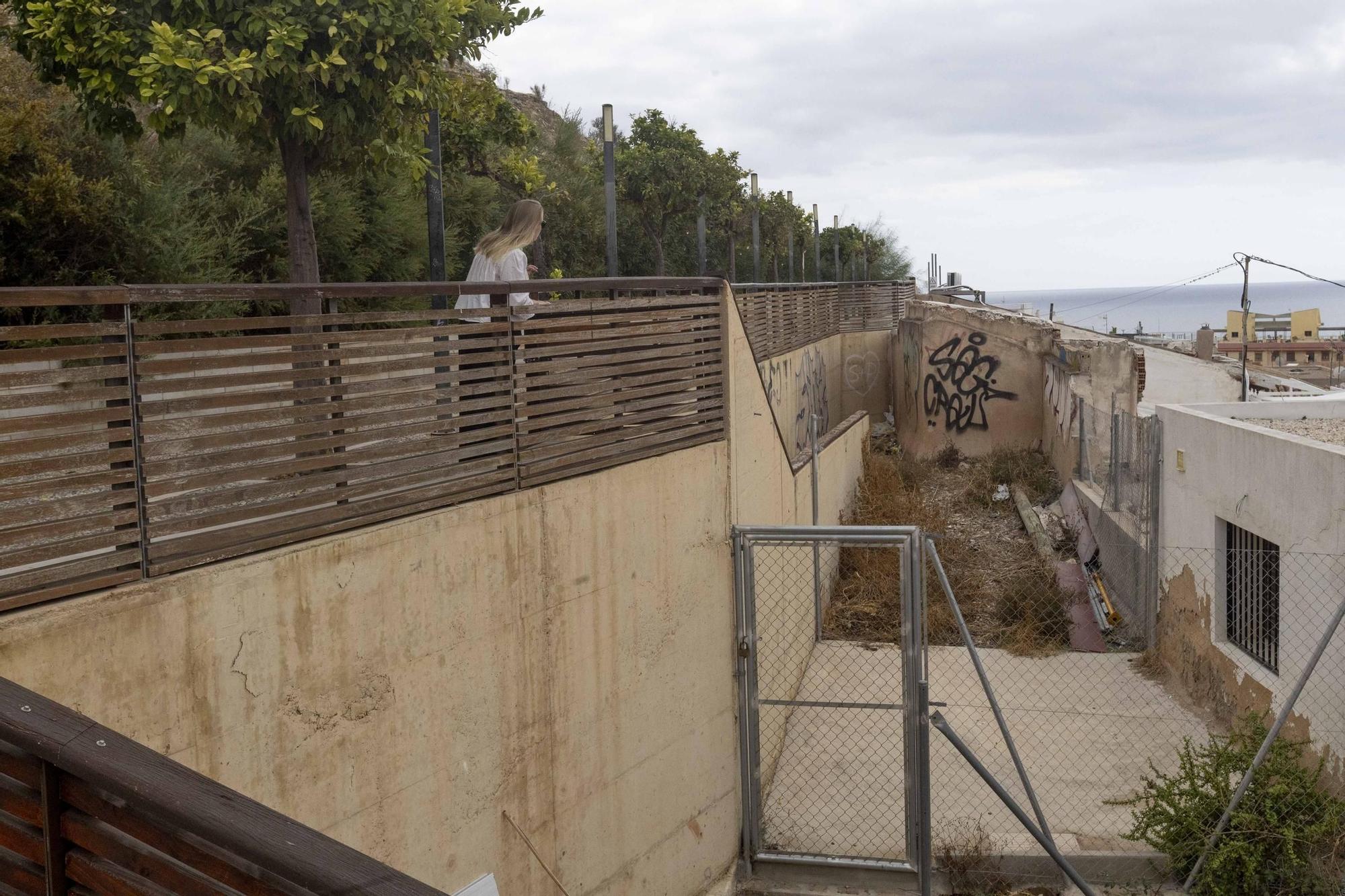 Mal estado y suciedad en el parque de la Ereta en Alicante