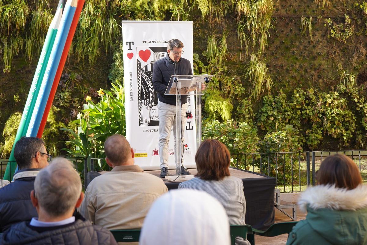 El alcalde de Ontinyent en la lectura colectiva de "Tirant lo Blanc".