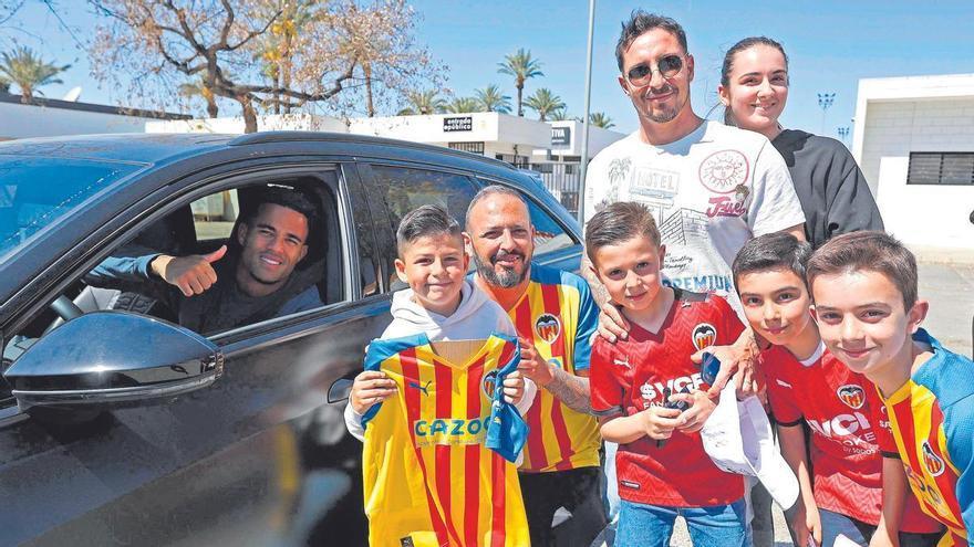 Un equipo y ocho autobuses por la salvación