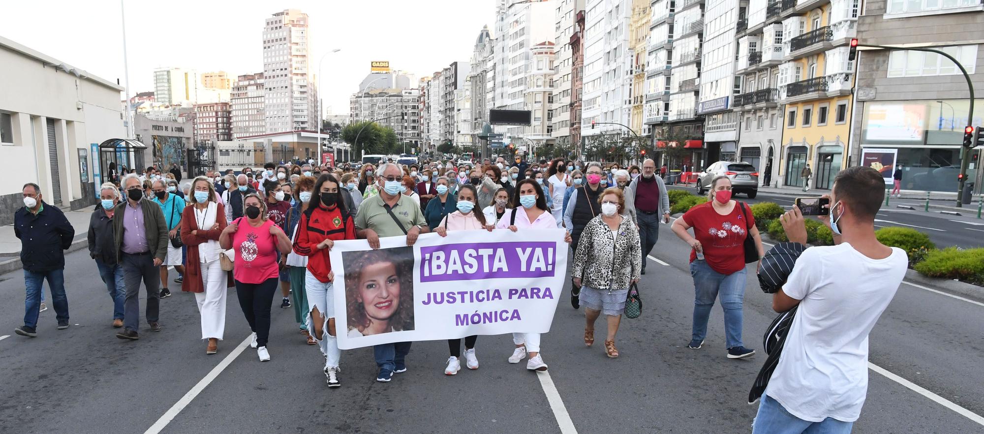 Los vecinos marchan contra el crimen machista de O Birloque