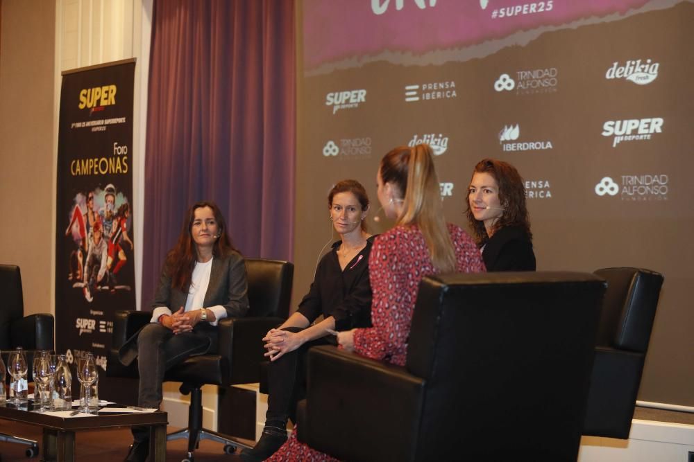 Debate entre Campeonas en el tercer Foro 25 años de SUPER, en imágenes