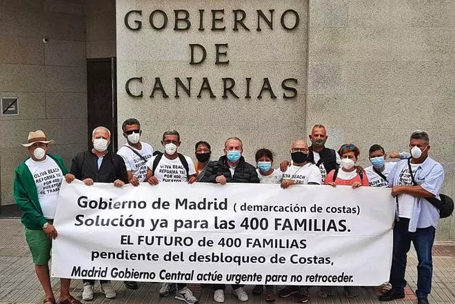 Los trabajadores del Oliva Beach acusan al presidente canario de abandonarlos