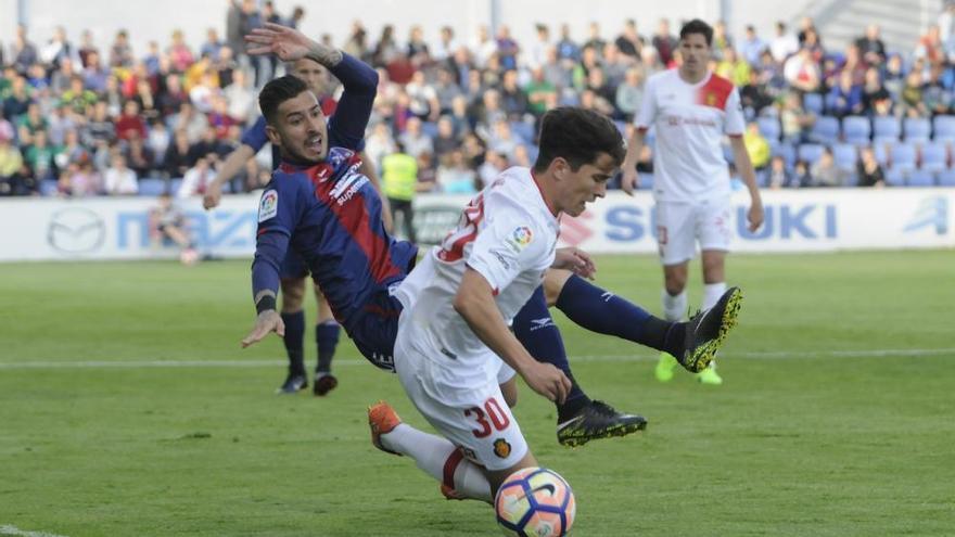 Auch gegen Huesca hat Real Mallorca verloren und stolpert in weißn Trikots in Richtung Dritte Liga.