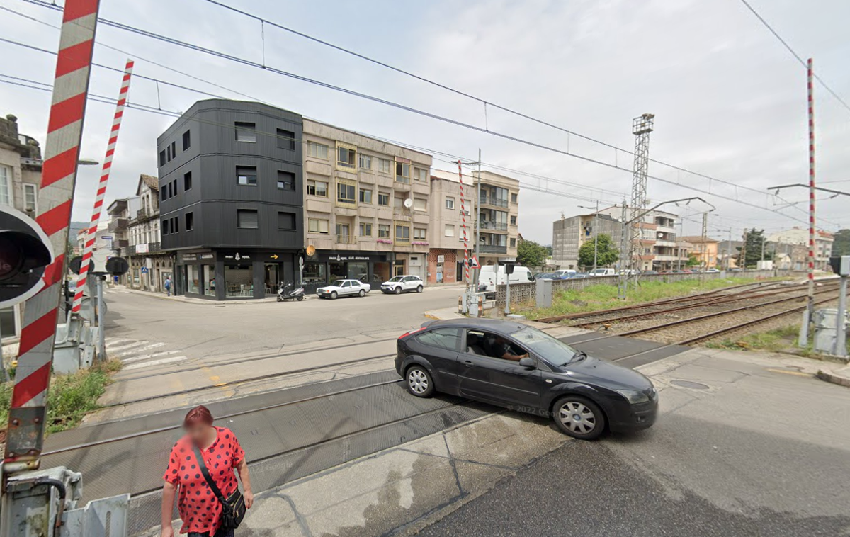 Paso a nivel de Porriño, cuya eliminación se está analizando en el estudio informativo de la salida sur.