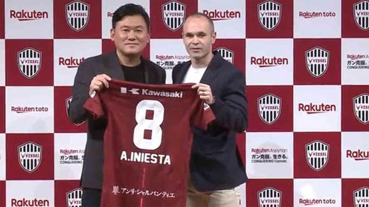 Iniesta firma con el Vissel Kobe